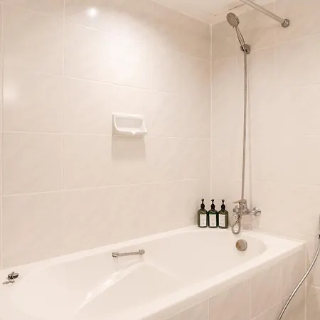 Bua Suite Sukhumvit, Nana Bts Bangkok Exterior photo